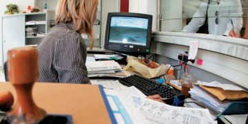 Καταγγελία: Ερωτηματολόγιο με ευαίσθητες ερωτήσεις “αν ακούνε φωνές”, αν παίρνουν αντισυλληπτικά και αν έχουν κάνει έκτρωση!