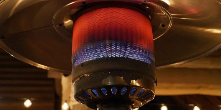 Επιδότηση κατά 50% για αγορά θερμαστρών σε καφέ, μπαρ και εστιατόρια