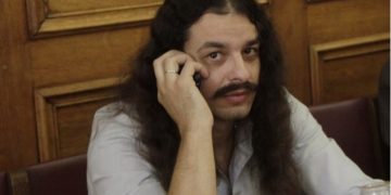 Alldaynews.gr Δίκη ΧΑ-Πατέρας Μπαρμπαρούση: Το παιδί δουλεύει στα χωράφια και στα πρόβατα! Πληρώνει διατροφή 1500 ευρώ