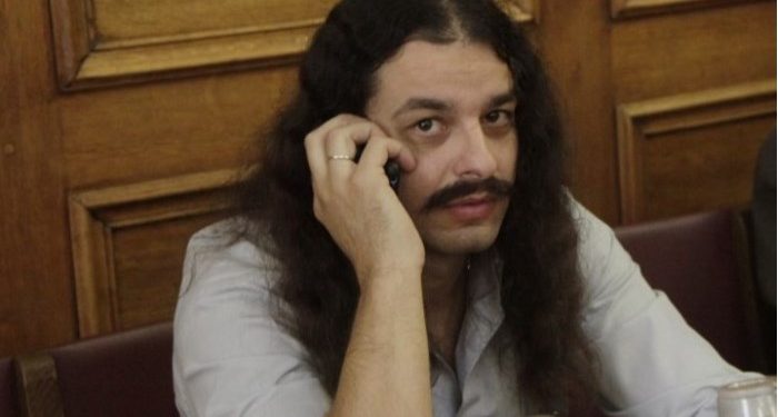 Alldaynews.gr Δίκη ΧΑ-Πατέρας Μπαρμπαρούση: Το παιδί δουλεύει στα χωράφια και στα πρόβατα! Πληρώνει διατροφή 1500 ευρώ