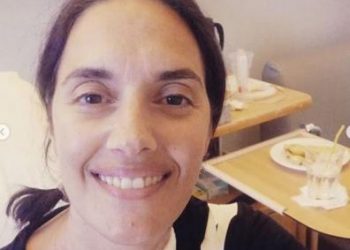 Η Νόνη Δούνια δείχνει τα σημάδια από την επέμβαση καρδιάς που έκανε (pics)