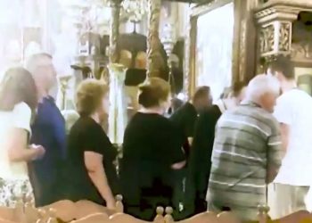 Αττική: Στην εκκλησία δεν έχει Κορωνοϊό! Συνωστισμός και έλλειψη μέτρων ασφαλείας (pics, video)