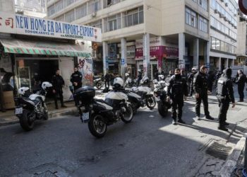 ΠΡΙΝ ΑΠΟ ΛΙΓΟ: Άγρια συμπλοκή με έναν νεκρό στον Πειραιά – Συνελήφθη ο δράστης
