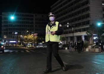 Έρημες πόλεις η Αθήνα και η Θεσσαλονίκη μετά τα μεσάνυχτα (pics)