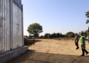 Alldaynews.gr Σε πανικό οι Τούρκοι για τον φράχτη στον Έβρο: Βρίζουν τους Έλληνες, χτυπάνε σειρήνες