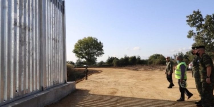 Alldaynews.gr Σε πανικό οι Τούρκοι για τον φράχτη στον Έβρο: Βρίζουν τους Έλληνες, χτυπάνε σειρήνες