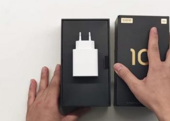 Samsung και Xiaomi τρολάρουν την Apple επειδή δεν δίνει φορτιστή και ακουστικά με τα νέα iPhone 12 (pics)