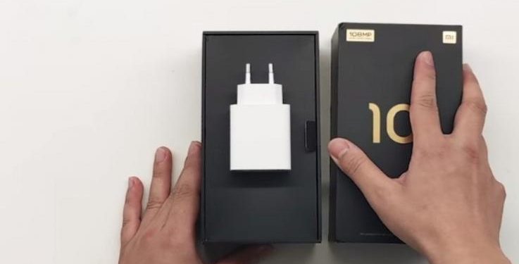 Alldaynews.gr Samsung και Xiaomi τρολάρουν την Apple επειδή δεν δίνει φορτιστή και ακουστικά με τα νέα iPhone 12 (pics)