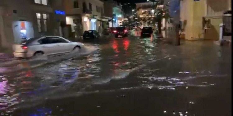 Alldaynews.gr Η κακοκαιρία “χτυπάει” από τα ξημερώματα την Αττική – Πλημμύρες σε Άρτα, Κέρκυρα, Κεφαλονιά (video)