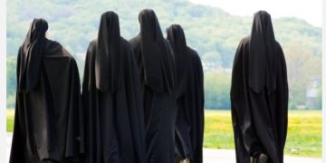 Alldaynews.gr Άλυτο μυστήριο με καλόγρια – Τέσσερα παιδιά βρέθηκαν θαμμένα δίπλα της