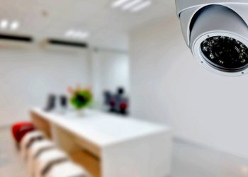 «Χοντρές μπίζνες» με κρυφές κάμερες σε Airbnb και Ξενοδοχεία