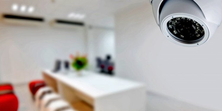 «Χοντρές μπίζνες» με κρυφές κάμερες σε Airbnb και Ξενοδοχεία