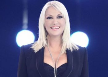 Ρούλα Κορομηλά: Ποζάρει με μαύρα εσώρουχα στα 62 της και τρελαίνει τους άντρες[photo]