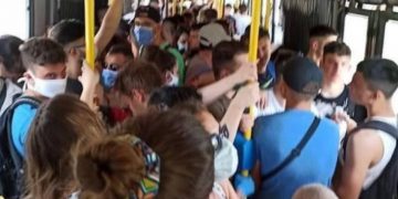 Πέτσας: Σχολεία και ΜΜΜ δεν αποτελούν εστίες κορονοϊού