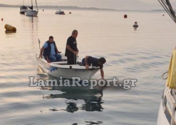 Βρήκαν πτώμα γυναίκας στη θάλασσα: Μάρτυρες την είδαν σε καφετέρια να πίνει μόνη της στενοχωρημένη – Της μίλησαν (pics)