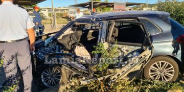 Alldaynews.gr Τροχαίο με Μητροπολίτη! Τραυματίστηκε σοβαρά – Διαλύθηκε το αυτοκίνητο (pics, video)