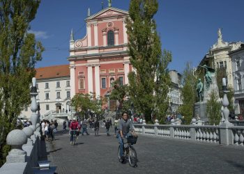 Τρόμος στην Ευρώπη για τον κορωνοϊό: Στην Σλοβενία σταματά η ιχνηλάτηση – “Δεν αντέχει το σύστημα”