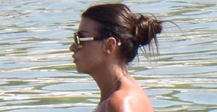 Η 46χρονη performer Νίνα Λοτσάρη χωρίς σουτιέν[photo]