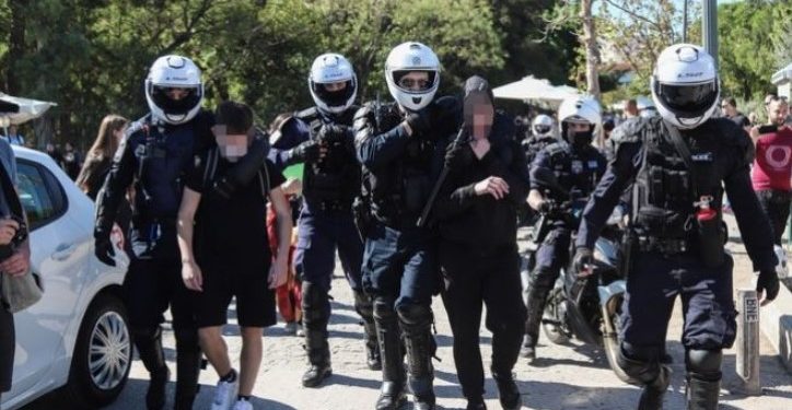 Alldaynews.gr Τέσσερα μερόνυχτα μαθητές στη ΓΑΔΑ – “Καψώνια”, περίεργες ερωτήσεις και επίδειξη δύναμης