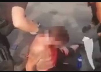 Σοκαριστικό Βίντεο απο την ΕΛ.ΑΣ: Αστυνομικοί σώζουν μαχαιρωμένο οδηγό στην εθνική