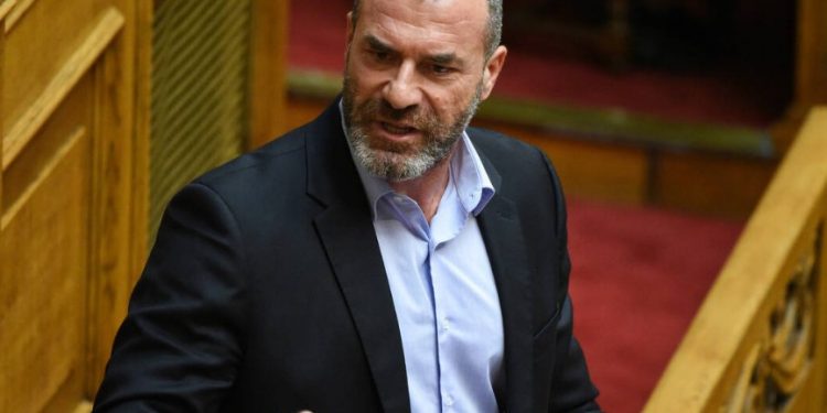 Alldaynews.gr Δίκη ΧΑ: Ο Νίκος Μίχος ζήτησε ελαφρυντικό γιατί παντρεύτηκε δυο φορές την ίδια γυναίκα και ήταν ζωόφιλος!