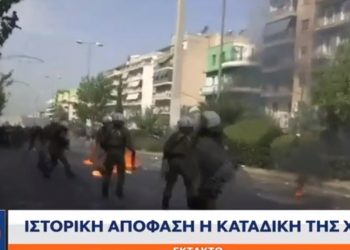 Εφετείο: Επεισόδια με μολότοφ και χημικά διέλυσαν την μεγαλειώδη συγκέντρωση – Νερό υπό πίεση κατά διαδηλωτών (Videos)