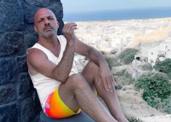 Μόνος ο Νίκος Μουτσινάς- Γιατί χώρισε με τον σύντροφό του