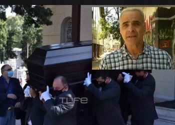 Θρήνος στην κηδεία του Κώστα Μπατή: Συντετριμμένη η πρώην σύζυγός του Ελένη Παπαϊωάννου