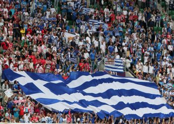 Επίσημο: “Φρένο” Μητσοτάκη στην επιστροφή των φιλάθλων στα γήπεδα