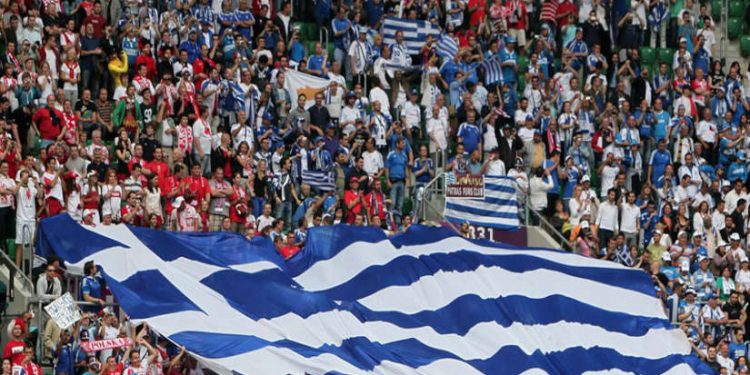 Επίσημο: “Φρένο” Μητσοτάκη στην επιστροφή των φιλάθλων στα γήπεδα