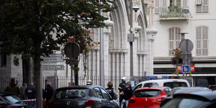 Alldaynews.gr Αίμα και τρόμος στην Γαλλία! Επίθεση μέσα σε εκκλησία στη Νίκαια – Αποκεφάλισε μια γυναίκα και έναν άνδρα (pics, video)