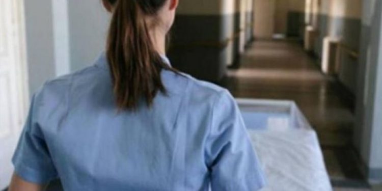 Alldaynews.gr Άγριο ξύλο με νοσοκόμες μέσα σε νοσοκομείο – «Τα έβαλες με το λάθος κορίτσι»