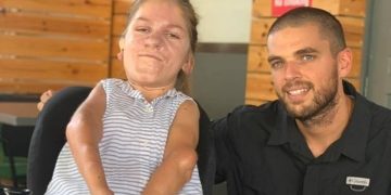 Alldaynews.gr Τα κατάφεραν! Πάτησε την κορυφή του Ολύμπου κουβαλώντας στην πλάτη του 22χρονη φοιτήτρια με κινητικά προβλήματα (pics)