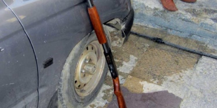 Alldaynews.gr Έβαλε το δίκαννο ανάμεσα στα πόδια του και αυτοκτόνησε-Σοκαρισμένη η μικρή κοινωνία