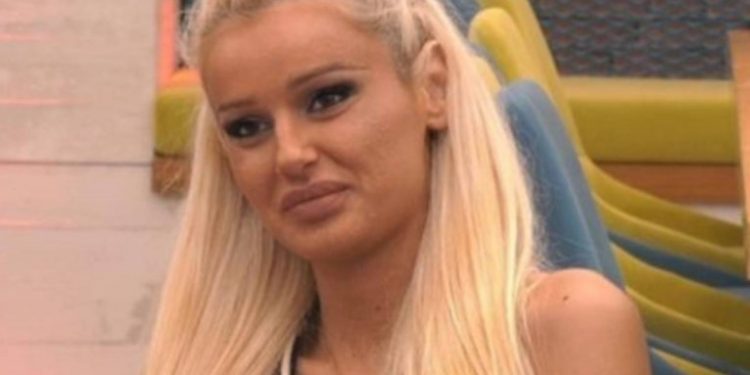 Η Ράνια άφησε το σπίτι και επέστρεψε στα χωράφια της – Αγνώριστη με τη φόρμα της[photos]