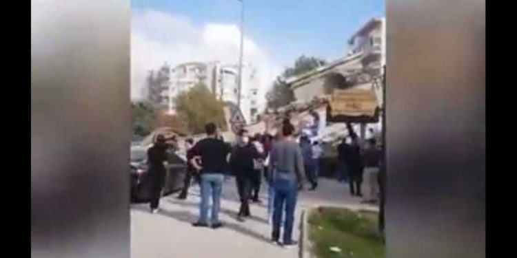 Σεισμός στη Σάμο: Έπεσε εκκλησία στο Καρλόβασι – Δείτε βίντεο