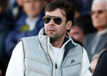 Προκλητική δήλωση Τσιάρτα: «Μήπως ο Covid δεν κολλάει στις πορείες λόγω υπερβολικής μπόχας;»