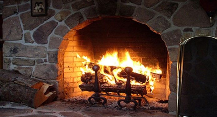 Κορονοϊός: Προσοχή στα Τζάκια-Έκκληση να μην κάψουμε ξύλα φέτος!