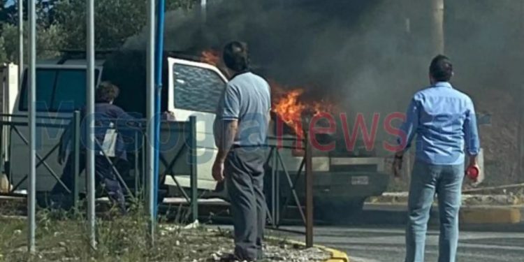 Alldaynews.gr Κορωπί: Βαν τυλίχτηκε στις φλόγες (pic)