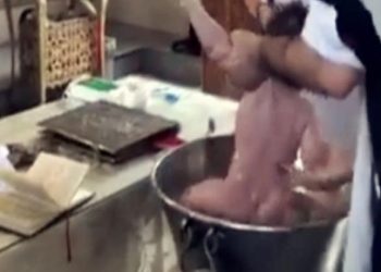 Κύπρος: Ιερέας βάφτιζε το βρέφος και οι γονείς του φώναζαν «Σιγά το μωρό» (Σοκαριστικό Βίντεο)