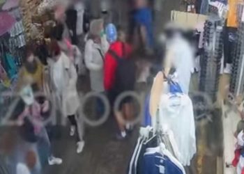Κρήτη: Χαμός και ξύλο στην αγορά (video)