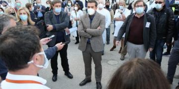 Καταγγελίες εργαζόμενων στην υγεία στον Τσίπρα: Ζούμε έναν πόλεμο, ξέραμε τι θα γίνει και δεν υπήρχε πλάνο