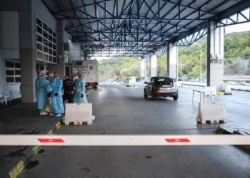 Κλείνουν τα σύνορα στην Κρυσταλλοπηγή – Μόνο σε φορτηγά θα επιτρέπεται η διέλευση