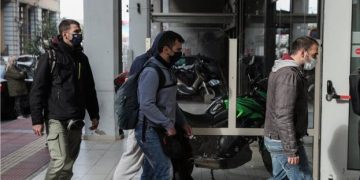 Alldaynews.gr Σπέτσες: «Δεν σκότωσε, το θύμα πέθανε σε τροχαίο» λέει ο πατέρας του φερόμενου δολοφόνου