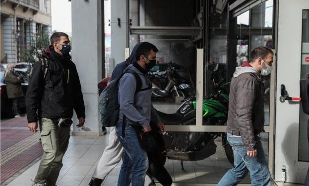 Alldaynews.gr Σπέτσες: «Δεν σκότωσε, το θύμα πέθανε σε τροχαίο» λέει ο πατέρας του φερόμενου δολοφόνου