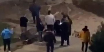 Alldaynews.gr Καρδίτσα: Βίαιη σύλληψη νεαρής στην πλατεία Λάππα σε έλεγχο για τη χρήση μάσκας (video)