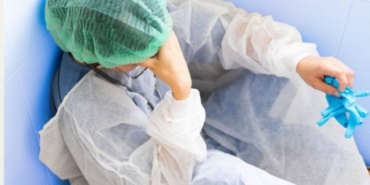 Σερραία νοσηλεύτρια: Λόγια που με κομμάτιασαν: ” ….μη με διασωληνώσετε, σας υπόσχομαι ότι θα προσπαθήσω να αναπνέω καλύτερα”