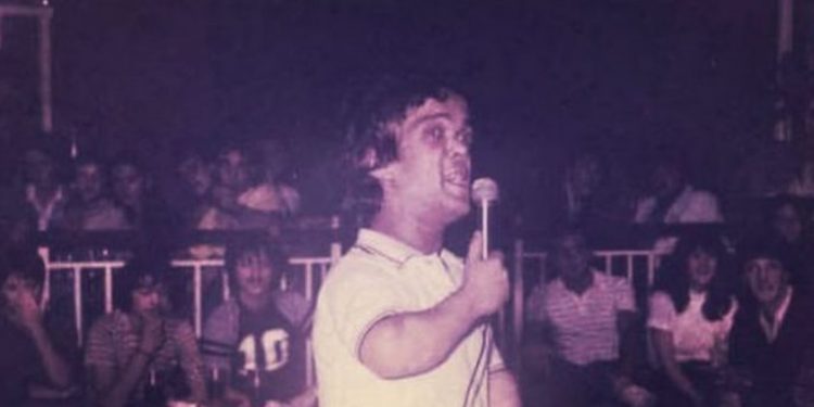 Alldaynews.gr «Συχώρα μας, φίλε Τάκη»: Ο ξεχασμένος γίγαντας της ζωής που έφυγε ζητώντας μια τελευταία χάρη