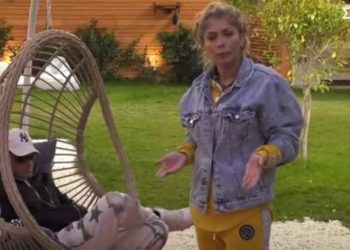 Έξω φρενών η Δανέζη! Τα “Έχωσε” κανονικά τους δίδυμους!