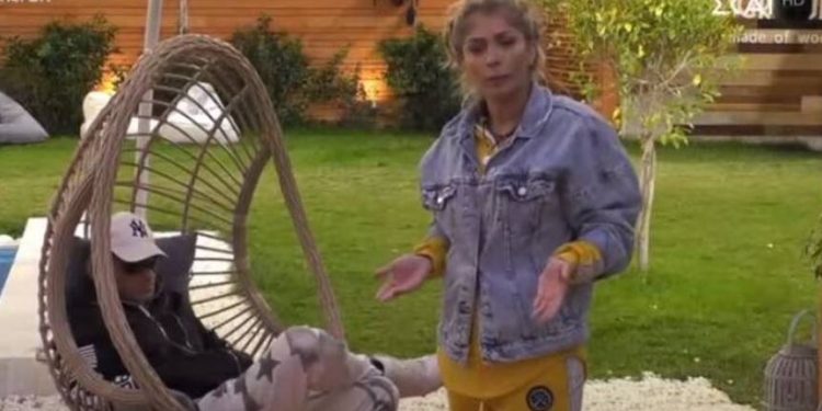 Alldaynews.gr Έξω φρενών η Δανέζη! Τα “Έχωσε” κανονικά τους δίδυμους!